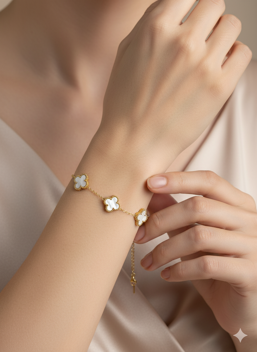 Clover Bracelet – Adjustable Gold Chain with Enamel Clover (Royal Blue, Red, White, Pink, Green)