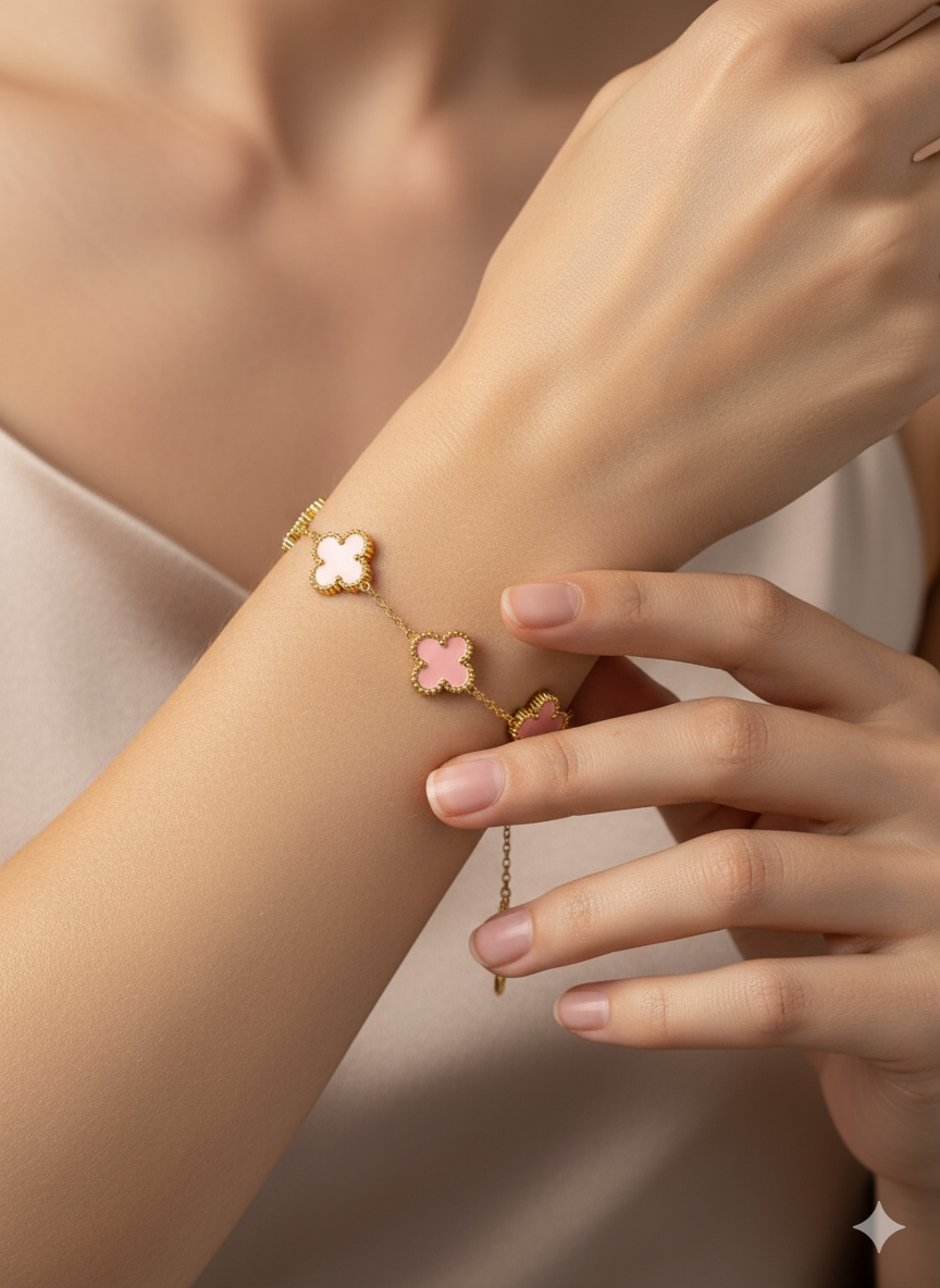 Clover Bracelet – Adjustable Gold Chain with Enamel Clover (Royal Blue, Red, White, Pink, Green)