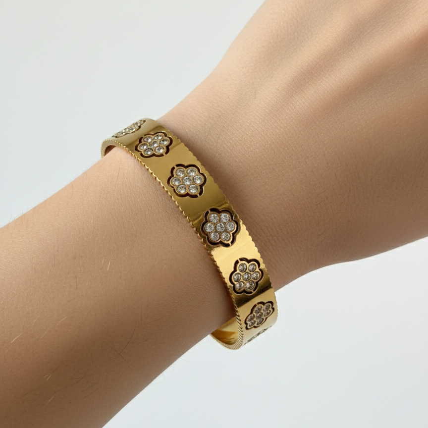 Crystal Clover Bangle Vintage 18K Gold Plated AurviJewelry