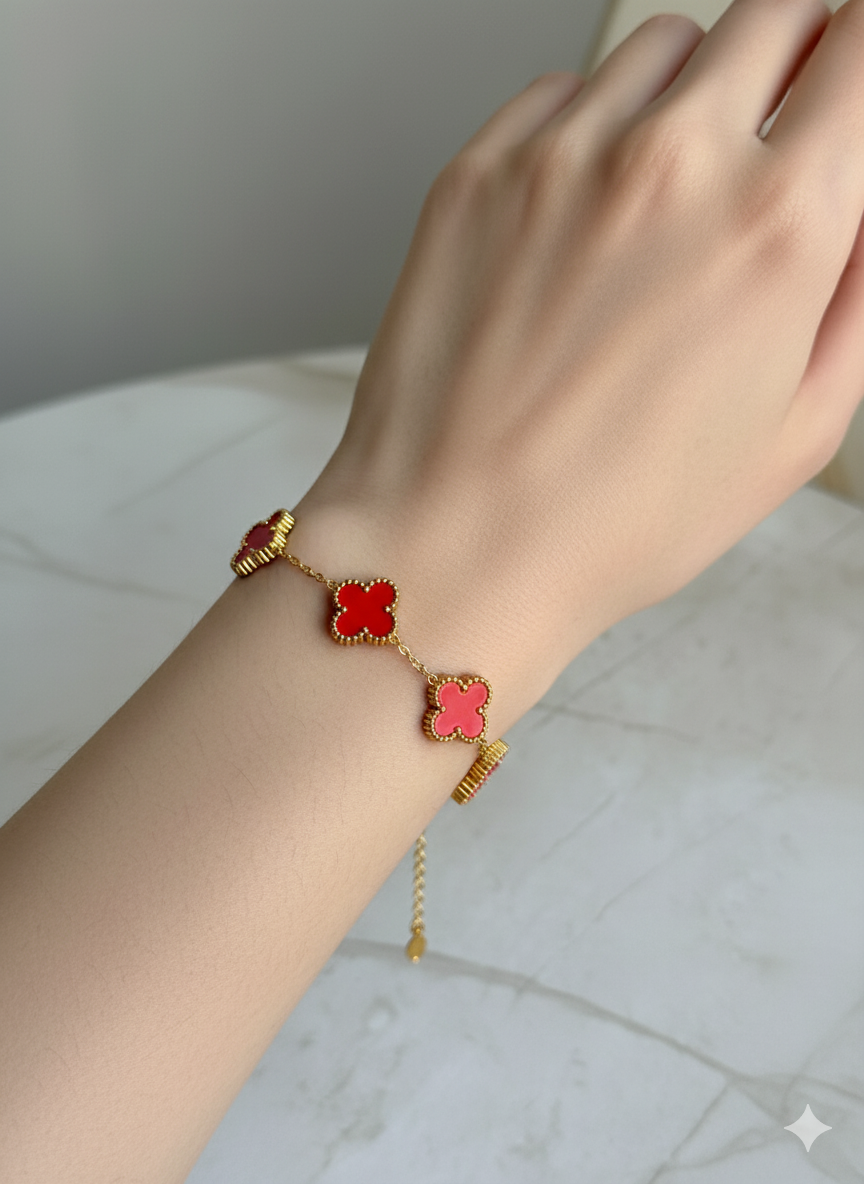 Clover Bracelet – Adjustable Gold Chain with Enamel Clover (Royal Blue, Red, White, Pink, Green)