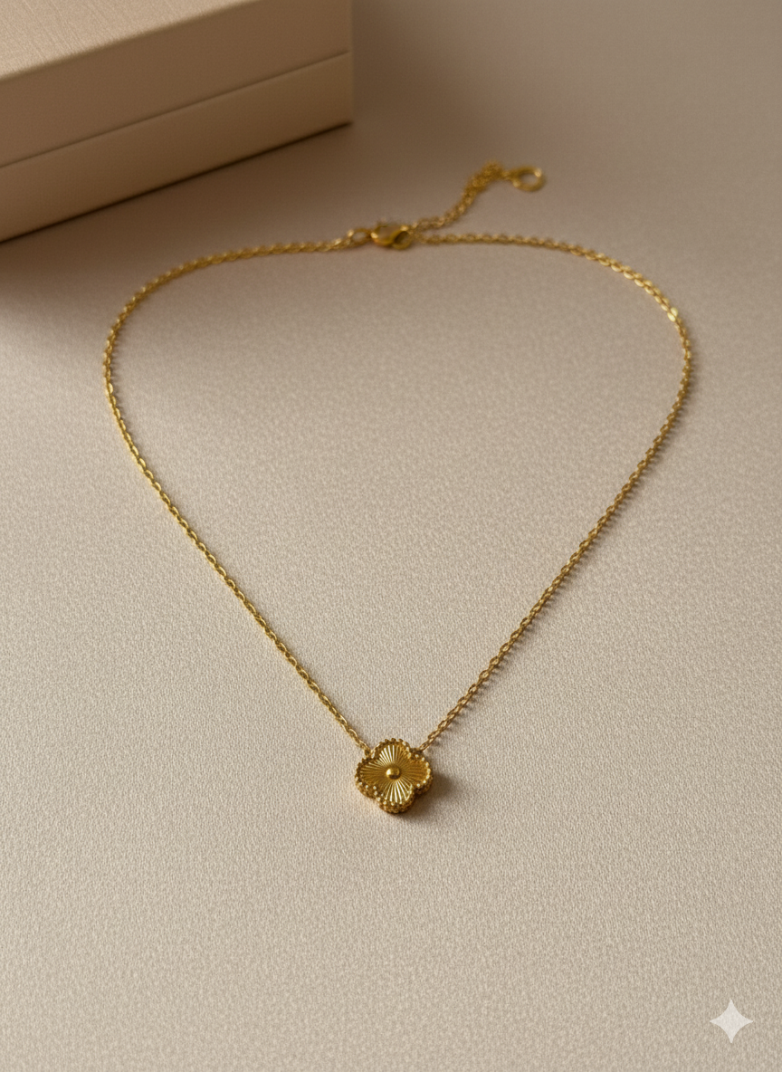 Gold Clover Pendant Necklace – Textured Lucky Charm Pendant