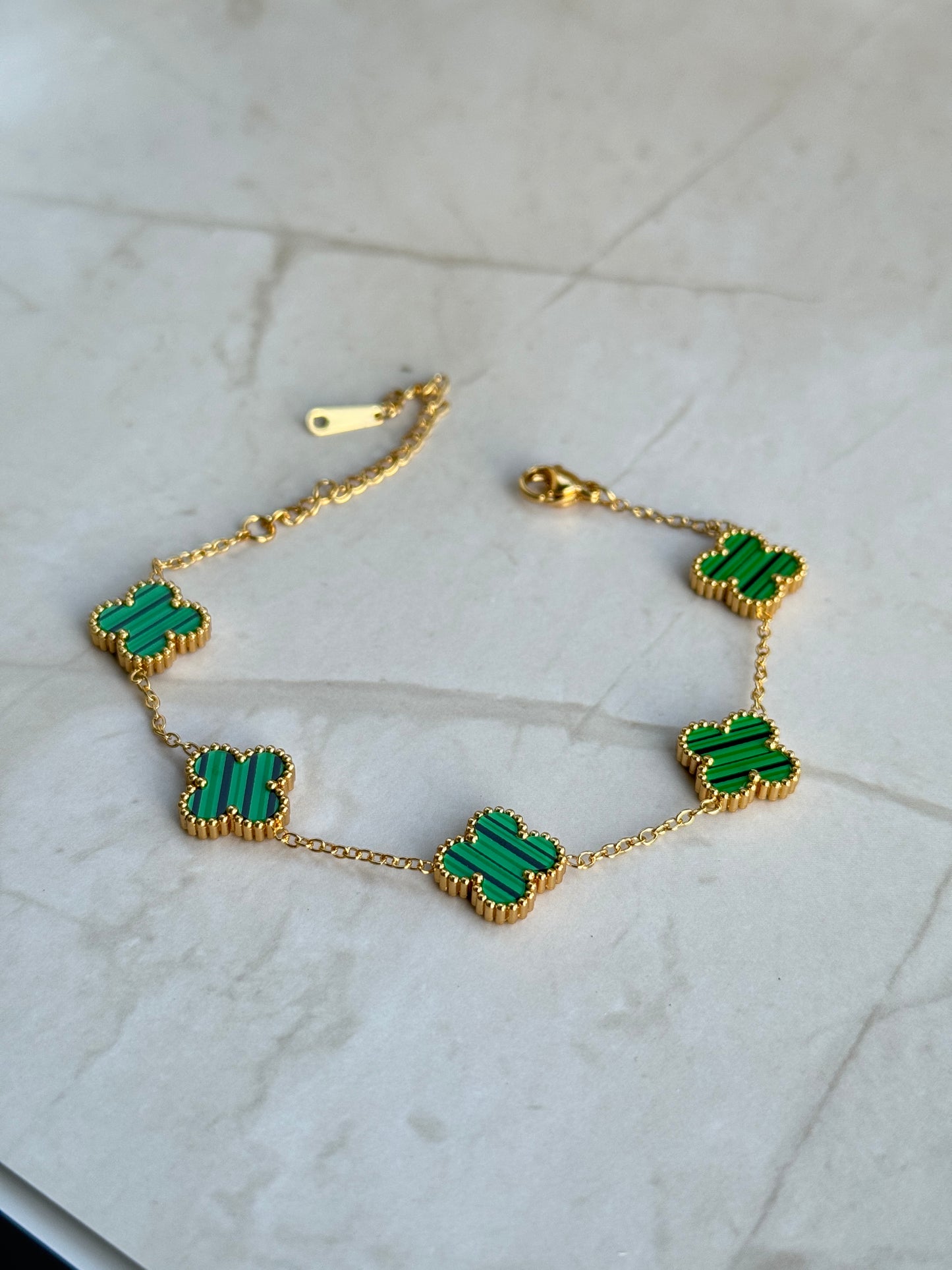 Clover Bracelet – Adjustable Gold Chain with Enamel Clover (Royal Blue, Red, White, Pink, Green)