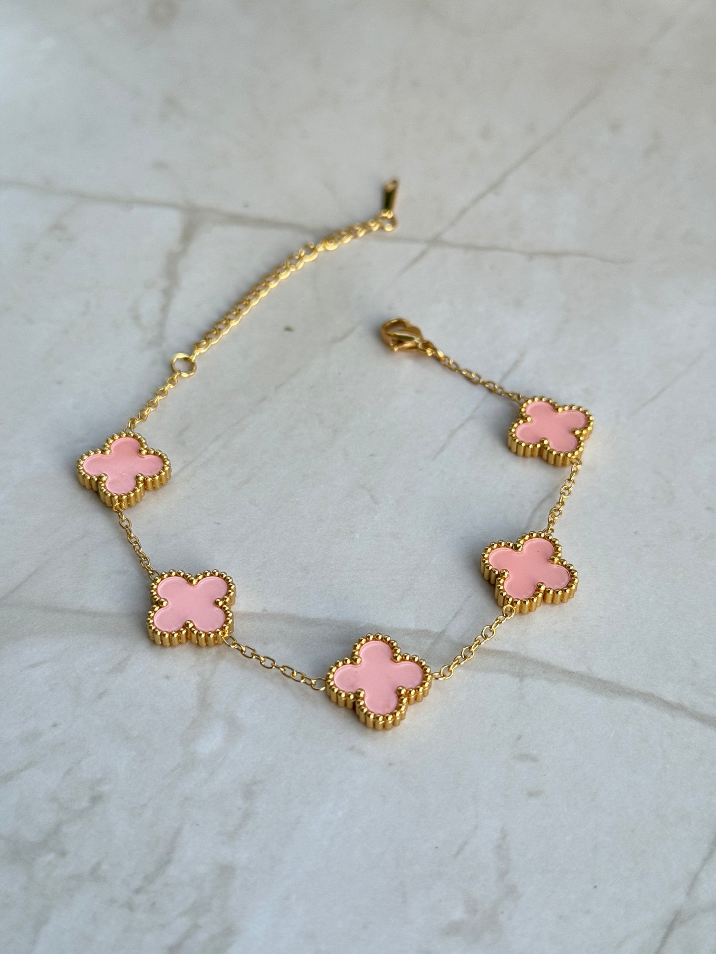 Clover Bracelet – Adjustable Gold Chain with Enamel Clover (Royal Blue, Red, White, Pink, Green)