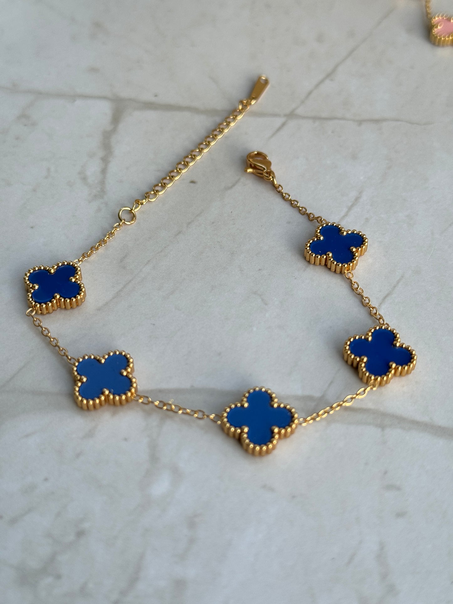 Clover Bracelet – Adjustable Gold Chain with Enamel Clover (Royal Blue, Red, White, Pink, Green)