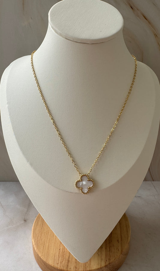 White Clover Pendant Necklace – Gold Cable Chain with Lucky Charm