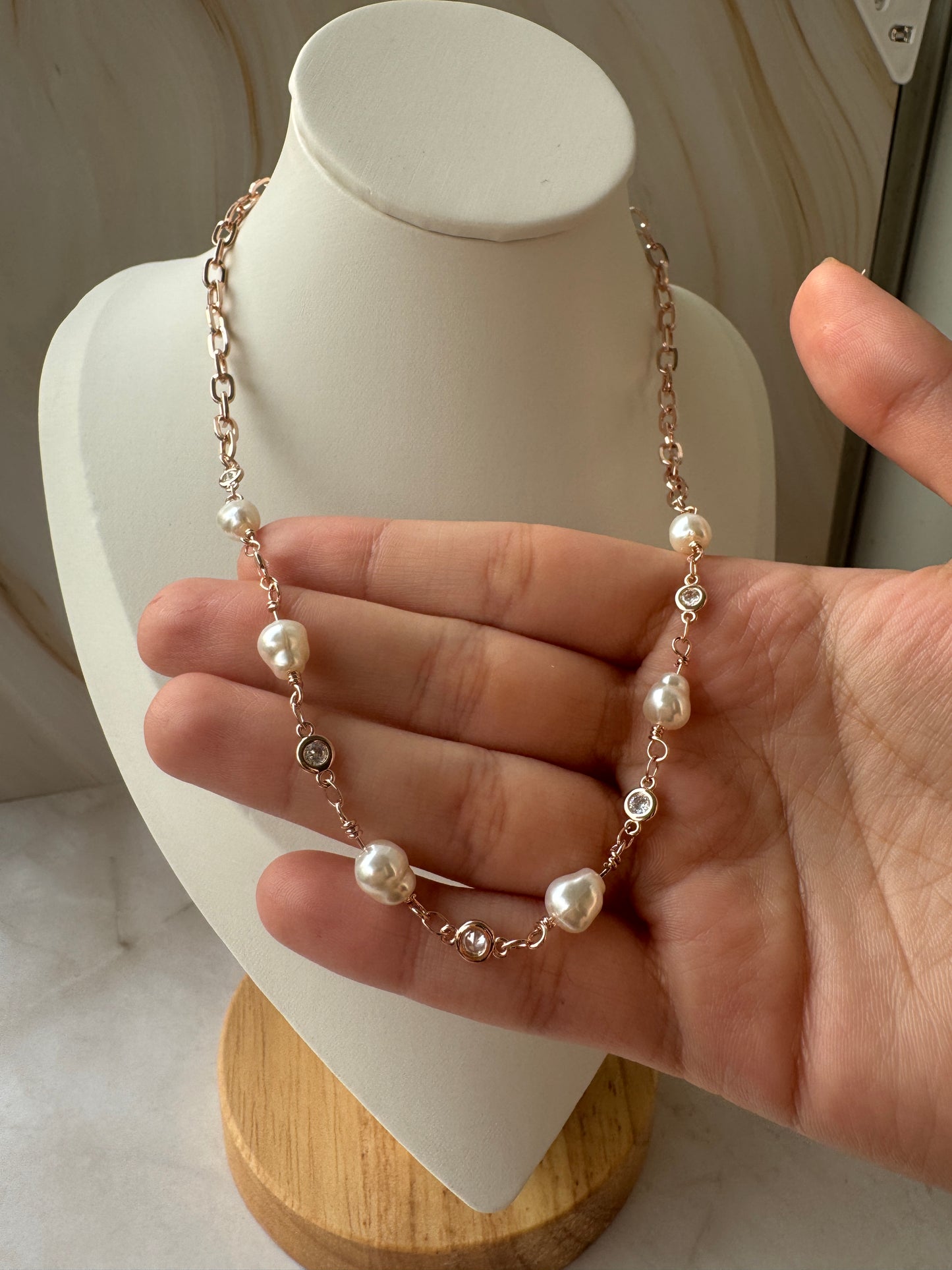 Rose gold white pearl necklace
