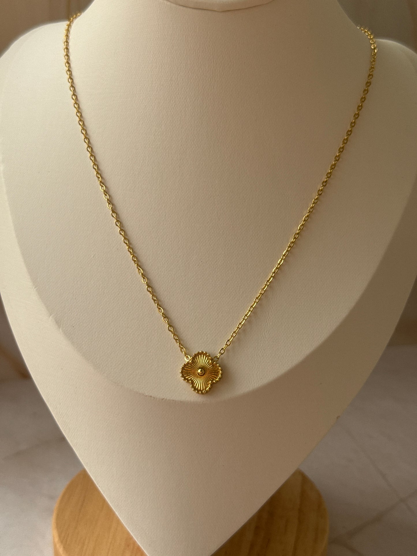 Gold Clover Pendant Necklace – Textured Lucky Charm Pendant